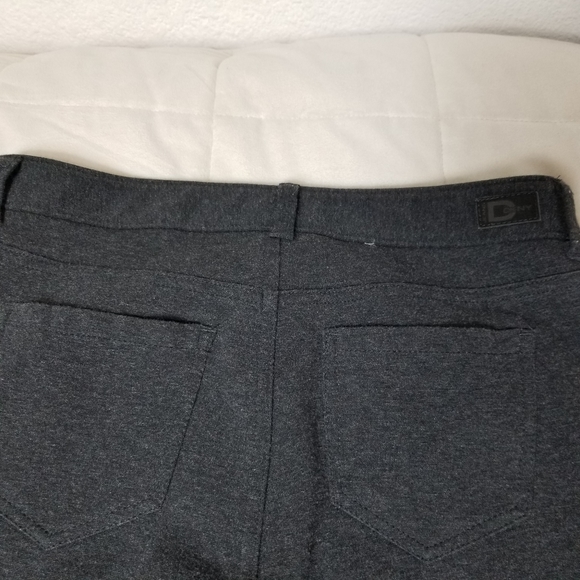 DNKY Jean's Women's Size 4 - Picture 6 of 9